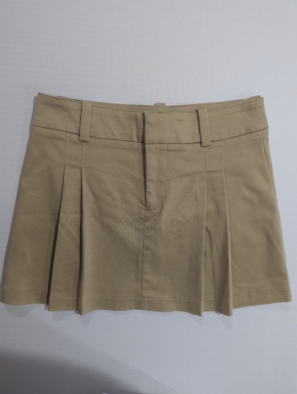 Aritzia Sunday Best "Rider" Skirt Khaki Tan Pleated Micro Mini Skirt Sz 2 *NWOT